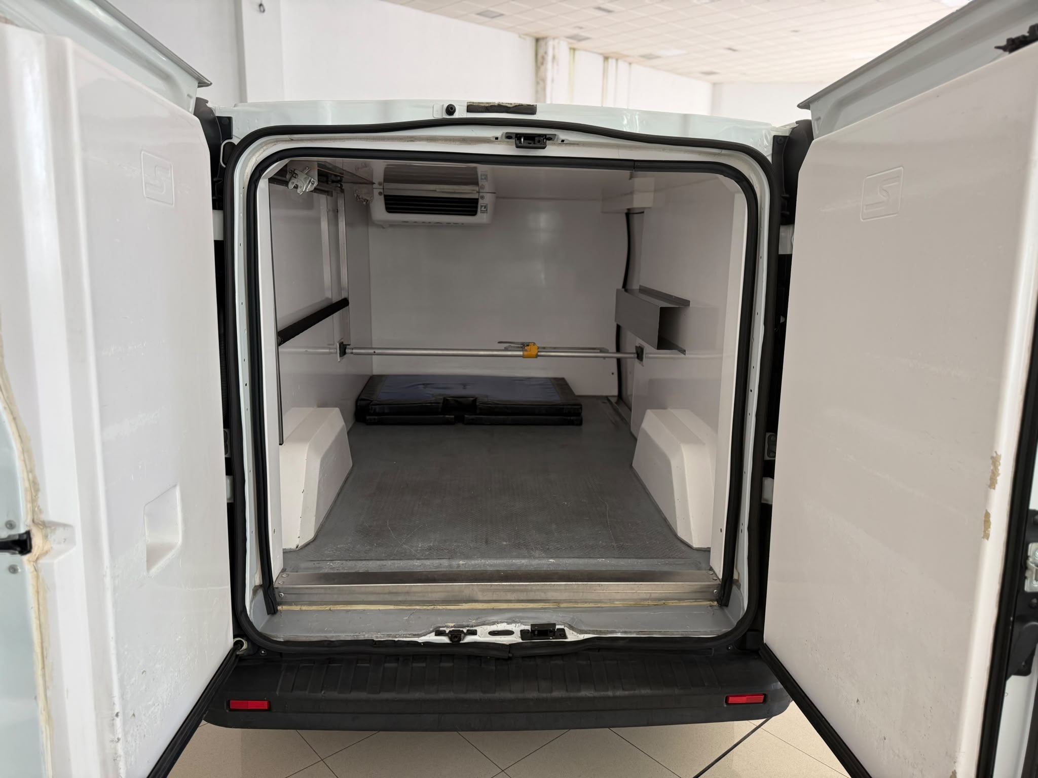 Opel Vivaro FG ISOTERMO CON FRIO -20º